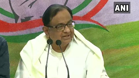 டெல்லியில் நிருபர்களுக்குப் பேட்டி அளித்த காங்கிரஸ் மூத்த தலைவர் ப.சிதம்பரம்: படம் | ஏஎன்ஐ.