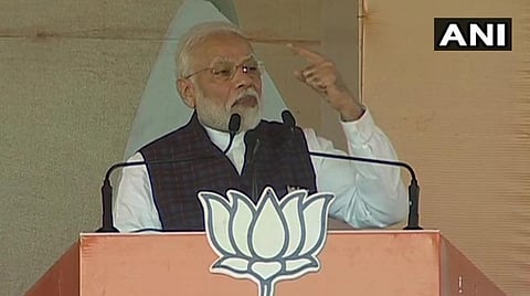 டெல்லி துவராகவில் இன்று நடந்த தேர்தல் பிரச்சாரத்தில் பிரதமர் மோடி பங்கேற்றுப் பேசிய காட்சி : படம் | ஏஎன்ஐ.