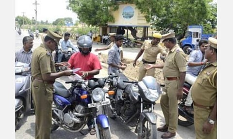 2019-ம் ஆண்டில் போக்குவரத்து விதிகளை மீறியதாக தமிழகத்தில் 1.20 லட்சம் பேரின் ஓட்டுநர் உரிமம் ரத்து