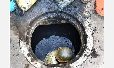 துப்புரவு பணியாளர் இறந்தால் ரூ.1 கோடி: ஆம் ஆத்மி கட்சி வாக்குறுதி