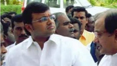 டிஎன்பிஎஸ்சி முறைகேட்டில் அரசியல்வாதிகளுக்கு தொடர்பா?- சிபிஐ விசாரணை கோருகிறார் கார்த்தி சிதம்பரம்