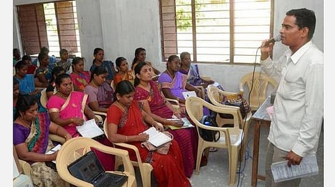 தொடக்கப் பள்ளிகள், நடுநிலைப் பள்ளிகளில் ரூ.7,500 தொகுப்பு: ஊதியத்தில் 3,624 தற்காலிக ஆசிரியர்கள் நியமனம்