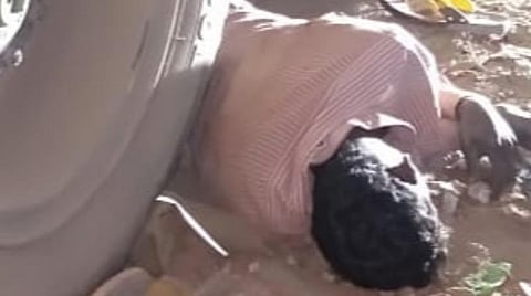 உடல் நசுங்கி உயிரிழந்த தொழிலாளர்கள்.