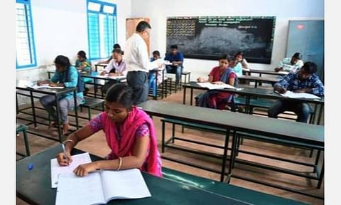 குரூப்-2 முறைகேட்டில் கைதான பதிவுத் துறை அலுவலர்கள் 6 பேரும் சஸ்பெண்ட்