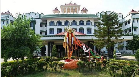 சாதிய வன்மத்தால் கொலையானவர் குடும்பத்துக்கு ரூ.25 லட்சம் இழப்பீடு: உயர் நீதிமன்ற மதுரை கிளை உத்தரவு