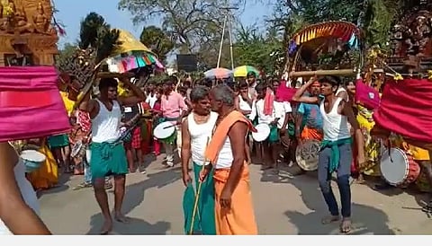 தைப்பூசம்: காவடி, அலகு, அரோகரா கோஷத்துடன் விழாக்கோலம் பூண்டது பழநி