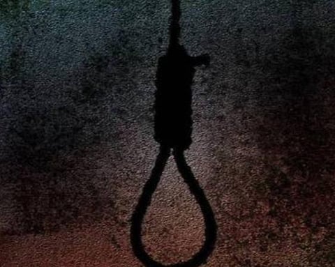 குழந்தைகளுக்கு பாலியல் வன்கொடுமை செய்வோரை மக்கள் முன்னிலையில் தூக்கிலிட வேண்டும்: பாக். நாடாளுமன்றத்தில் தீர்மானம்