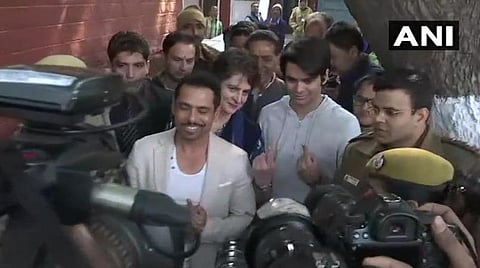 டெல்லி தேர்தல்: முதன்முறையாக வாக்களித்தார் பிரியங்கா மகன் ரோஹன்