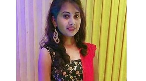 இளைஞர் ஒருவரால் ஆசிட் வீசி தீ வைக்கப்பட்டு, சிகிச்சை பலனின்றி உயிரிழந்த பெண் விரிவுரையாளர் அங்கிதா | படம்: சிறப்பு ஏற்பாடு