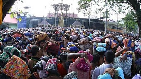 சபரிமலை ஐயப்பன் கோயிலில் பெண்களுக்கு அனுமதி உட்பட மத நடைமுறை பற்றி விசாரணை: உச்ச நீதிமன்றம் புதிய உத்தரவு