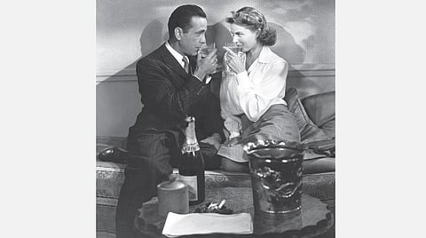 உள்ளே காதல் வெளியே போர்