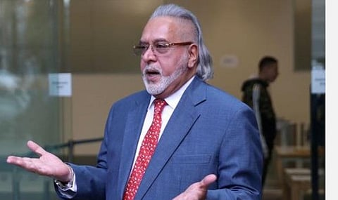 விஜய் மல்லையா நிருபர்களிடம் பேசிய காட்சி : படம் உதவி | ட்விட்டர்