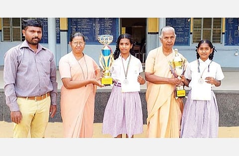 விளையாட்டு: வாள் சண்டை வீராங்கனைகள்