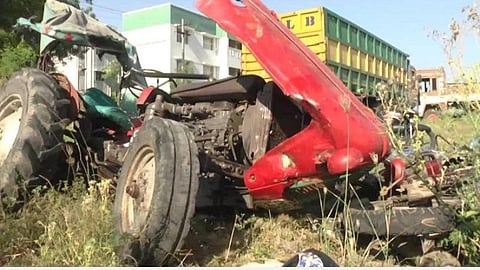 எட்டயபுரம் அருகே டிராக்டர் மீது லாரி மோதி 3 பெண்கள் உயிரிழப்பு
