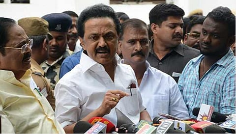 ஆளுநரிடம் கடிதம் கொடுத்த 18 எம்எல்ஏக்கள் பதவிப் பறிப்பு; ஆட்சிக்கு எதிராக வாக்களித்த 11 பேர் மீது நடவடிக்கை இல்லை: ஸ்டாலின் விமர்சனம்