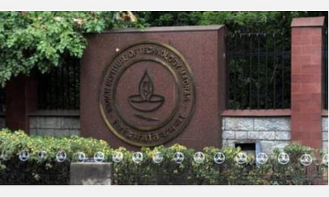 சென்னை ஐஐடி வளாகத்தில் உள்ள கழிவறையில் செல்போனில் மாணவியை படம் பிடித்த உதவி பேராசிரியர் கைது