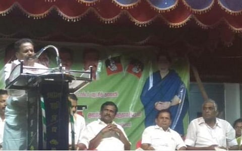 'கால்நடைகள் குறைந்ததால் வாசலில் தெளிக்க சாணம் கிடைக்காமல் பெண்கள் சண்டை': அமைச்சர் பாஸ்கரன் பேச்சால் கலகலப்பு