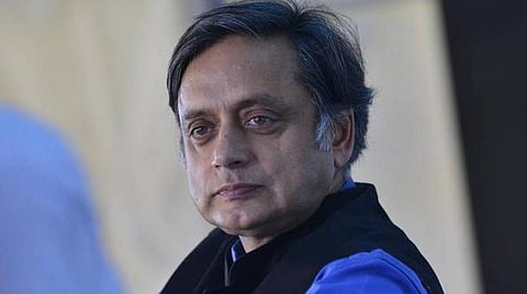 சசிதரூர் வெளிநாடு செல்ல டெல்லி நீதிமன்றம் அனுமதி