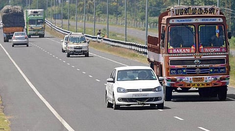 சேலம் -உளுந்தூர்பேட்டை இடையே 4 வழிச் சாலையில் மரக்கன்றுகள் நட வலியுறுத்தல்