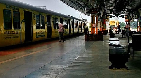 தாம்பரம், செங்கல்பட்டு, அரக்கோணம் உள்ளிட்ட 8 ரயில் நிலையங்களில் விரைவில் பேட்டரி வாகன வசதி