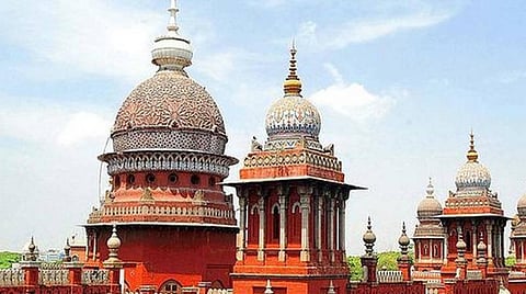 காஞ்சிபுரம் கோயிலில் வடகலை, தென்கலை பிரச்சினை: இருதரப்பும் இணைந்து வழிபாடு நடத்த சென்னை உயர் நீதிமன்றம் உத்தரவு- மீறினால் போலீஸில் புகார் அளிக்கவும் அறிவுறுத்தல்