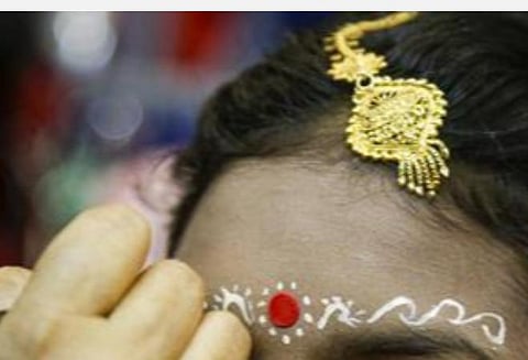 டெல்லி வன்முறைக்கு இடையே இந்து பெண்ணின் திருமணம் நடக்கத் துணையாய் நின்ற இஸ்லாமியர்கள்