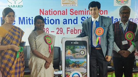 'மலைப்பாங்கான பகுதிகளில் நிலச்சரிவைக் கட்டுப்படுத்தும் உத்திகள்' தொடர்பான தேசியக் கருத்தரங்கம்