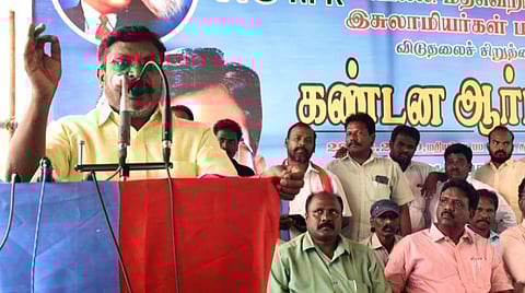 ஆர்ப்பாட்டத்தில் பேசும் திருமாவளவன், படம்: எம்.சாம்ராஜ்