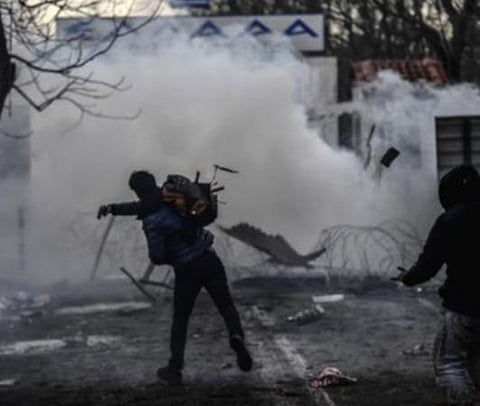 கிரீஸ் எல்லையில் கண்ணீர் புகைக்குண்டு வீச்சு, அகதிகள் மீது தாக்குதல். | ஏ.எஃப்.பி.