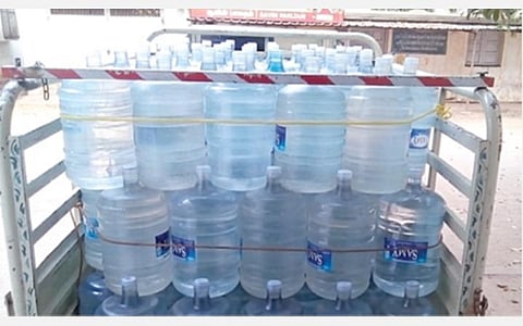 சென்னையில் விலை உயர்வு மற்றும் தட்டுப்பாடு ஏற்படும் அபாயம்; கேன் குடிநீர் உற்பத்தியாளர் வேலைநிறுத்தம் 3-வது நாளாக நீடிப்பு- பேச்சுவார்த்தைக்கு அணுகவில்லை என அமைச்சர் எஸ்.பி.வேலுமணி தகவல்