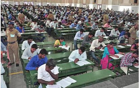 8,888 காவலர் பணிக்கான தேர்வு நடவடிக்கையை நிறுத்திவைத்து தனி நீதிபதி பிறப்பித்த உத்தரவு ரத்து- சென்னை உயர் நீதிமன்றம் உத்தரவு