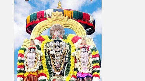 குளத்தில் விளக்கு; திருக்கோஷ்டியூர் தெப்ப பிரார்த்தனை!