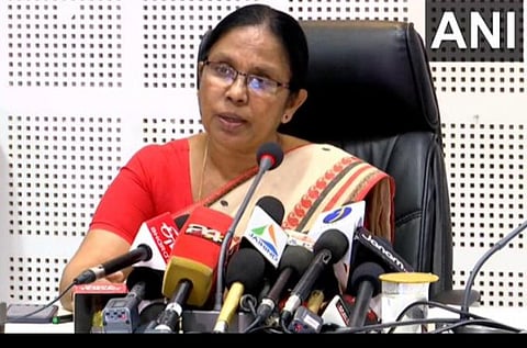 கேரள சுகாதாரத்துறை அமைச்சர் கே.கே.ஷைலஜா நிருபர்களுக்கு பேட்டி அளித்த காட்சி : படம் ஏஎன்ஐ