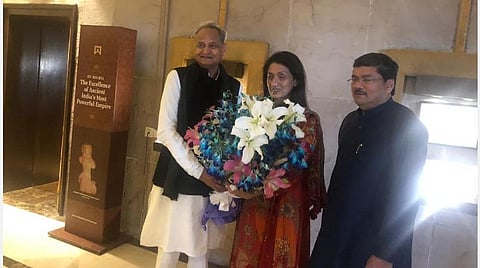 60 வயதில் திருமணம் செய்து கொண்ட முகுல் வாஸ்னிக்