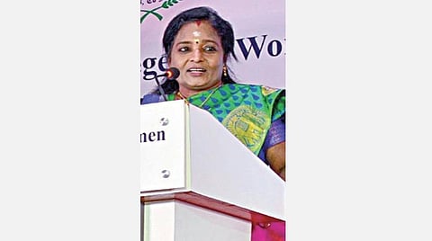 சென்னை எத்திராஜ் மகளிர் கல்லூரி ஆண்டு விழா நிகழ்ச்சியில் தெலங்கானா ஆளுநர் தமிழிசை சவுந்தரராஜன் பங்கேற்று பேசினார்.