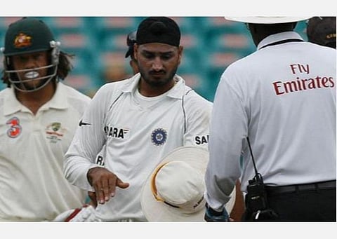 ஹர்பஜன் சிங்- சைமண்ட்ஸ் ‘மன்க்கி கேட்’ விவகாரம் என் வாழ்க்கையின் தாழ்ந்த ஒரு கணம்: நடுவர் மோசடிகளைப் பற்றி ஒரு வார்த்தைக் கூறாத ரிக்கி பாண்டிங் கருத்து