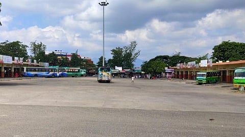 பிளாட்பார்ம் கட்டணத்தை உயர்த்திய ரயில்வே; பக்கத்து ஊர் செல்லும் 10 ரூபாய் டிக்கெட் எடுத்து பயணிகளை வழியனுப்பிய உறவுகள்