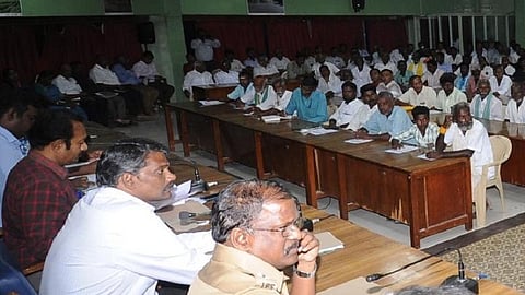 கரோனா தடுப்பு நடவடிக்கை: பட்டாசு ஆலைகளில் 50 பேருக்கு மேல் பணியாற்றத் தடை; திருமண நிகழ்ச்சியில் 100 பேருக்கு மேல் அனுமதி மறுப்பு- விருதுநகர் ஆட்சியர் உத்தரவு