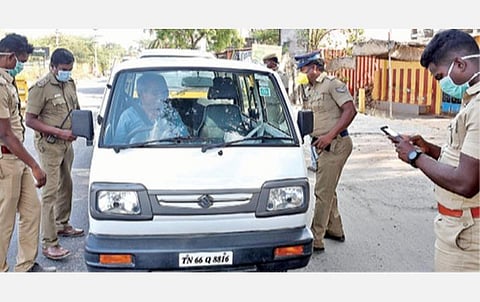 வாகனத் தணிக்கையில் பிரத்யேக செயலியின் பயன்பாட்டை தீவிரப்படுத்திய போலீஸ்