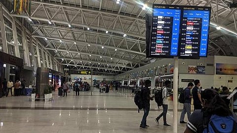 கொல்கத்தா இளைஞருக்கு கரோனா: வீட்டில் தனிமைப்படுத்தப்பட்ட விமான நிலைய அதிகாரிகள் இருவர்