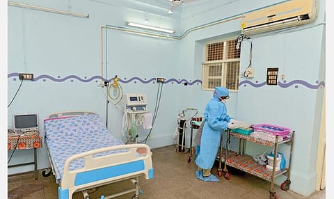 சென்னை ஸ்டான்லி அரசு மருத்துமனையில் புதிதாக தொடங்கப்பட்டுள்ள கரோனா சிறப்பு வார்டின் தோற்றம். படம்: பு.க.பிரவீன்