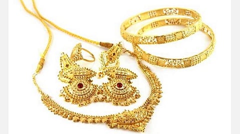 பேராவூரணி அருகே துணிகரம்: கடலூர் மாவட்ட ஆட்சியர் வீட்டில் 55 பவுன் நகைகள் கொள்ளை