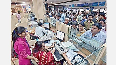 அலசல்: வங்கிகளைப் புறக்கணிப்பது தீர்வாகுமா?