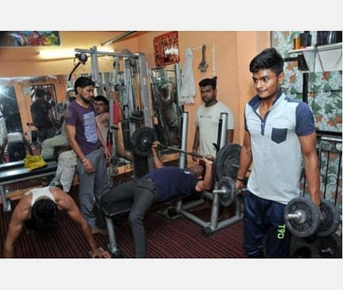 டெல்லியில் உத்தரவுகளையும் மீறி செயல்படும் உடற்பயிற்சி நிலையங்கள்: கரோனா அச்சுறுத்தலுக்கும் அடங்காத ‘ஜிம்’வெறியர்கள்