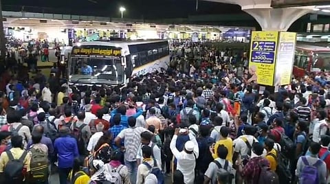 மாலை 6 மணிக்கு 144 உத்தரவு: பிற்பகல் 2.30 மணியுடன் கோயம்பேடு பேருந்து சேவைகள் நிறுத்தம்