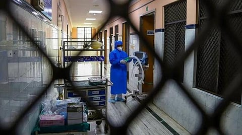 தொற்றுள்ள பகுதிகளில் தொடர் கண்காணிப்பு தீவிரம்; கரோனா சிகிச்சைக்காக 2 மையங்கள்- செங்கிப்பட்டியில் அமைக்க தஞ்சாவூர் மாவட்ட நிர்வாகம் ஏற்பாடு