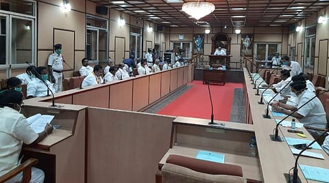 ஊரடங்கு நடுவே கூடிய புதுச்சேரி சட்டப்பேரவை