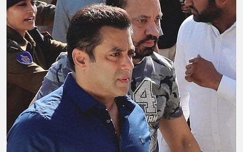 ஊரடங்கு உத்தரவால் வாழ்வாதாரம் இழப்பு: 25,000 தொழிலாளர்களுக்கு உதவும் சல்மான் கான்