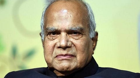 பிரதமர் மற்றும் தமிழக முதல்வரின் பொது நிவாரண நிதிக்கு தலா ரூ.1 கோடி ஆளுநர் புரோஹித் வழங்கினார்