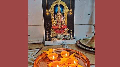 கோதுமை அகல் விளக்கேற்றி பொதுமக்கள் வழிபாடு.